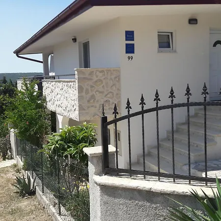 Neu Erbautes Mit Grossem Balkon By Interhome Apartman Gornji Karin