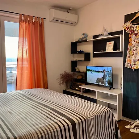 Neu Erbautes Mit Grossem Balkon By Interhome * Gornji Karin