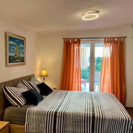 Neu Erbautes Mit Grossem Balkon By Interhome *