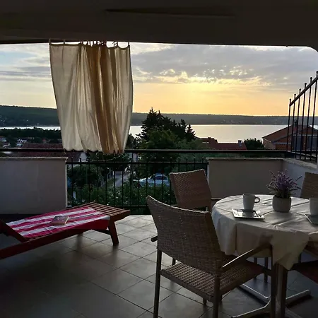 Neu Erbautes Mit Grossem Balkon By Interhome