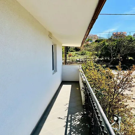 Neu Erbautes Mit Grossem Balkon By Interhome Apartman Gornji Karin