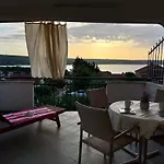 Neu Erbautes Mit Grossem Balkon By Interhome
