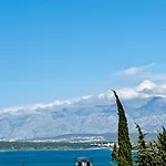 Neu Erbautes Mit Grossem Balkon By Interhome